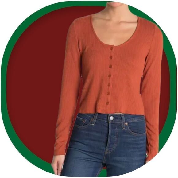 ⭐️ 3 for $30 Scoop Neck Button Front Top in Amber - Picture 1 of 3
